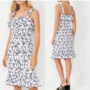 Petite Floral Embroidered Sheath
Dress With Belt Size Small Petite Button front